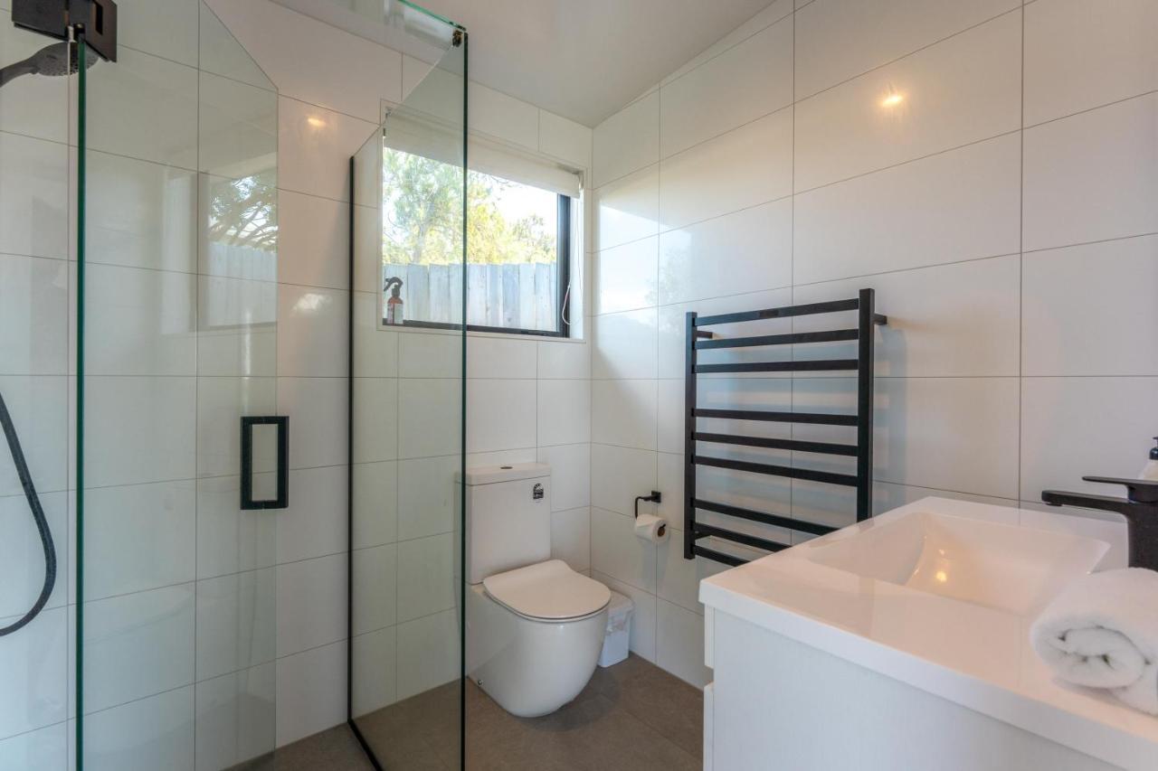 Luna Cottage. Stunning ocean views on Waiheke Oneroa Exteriör bild