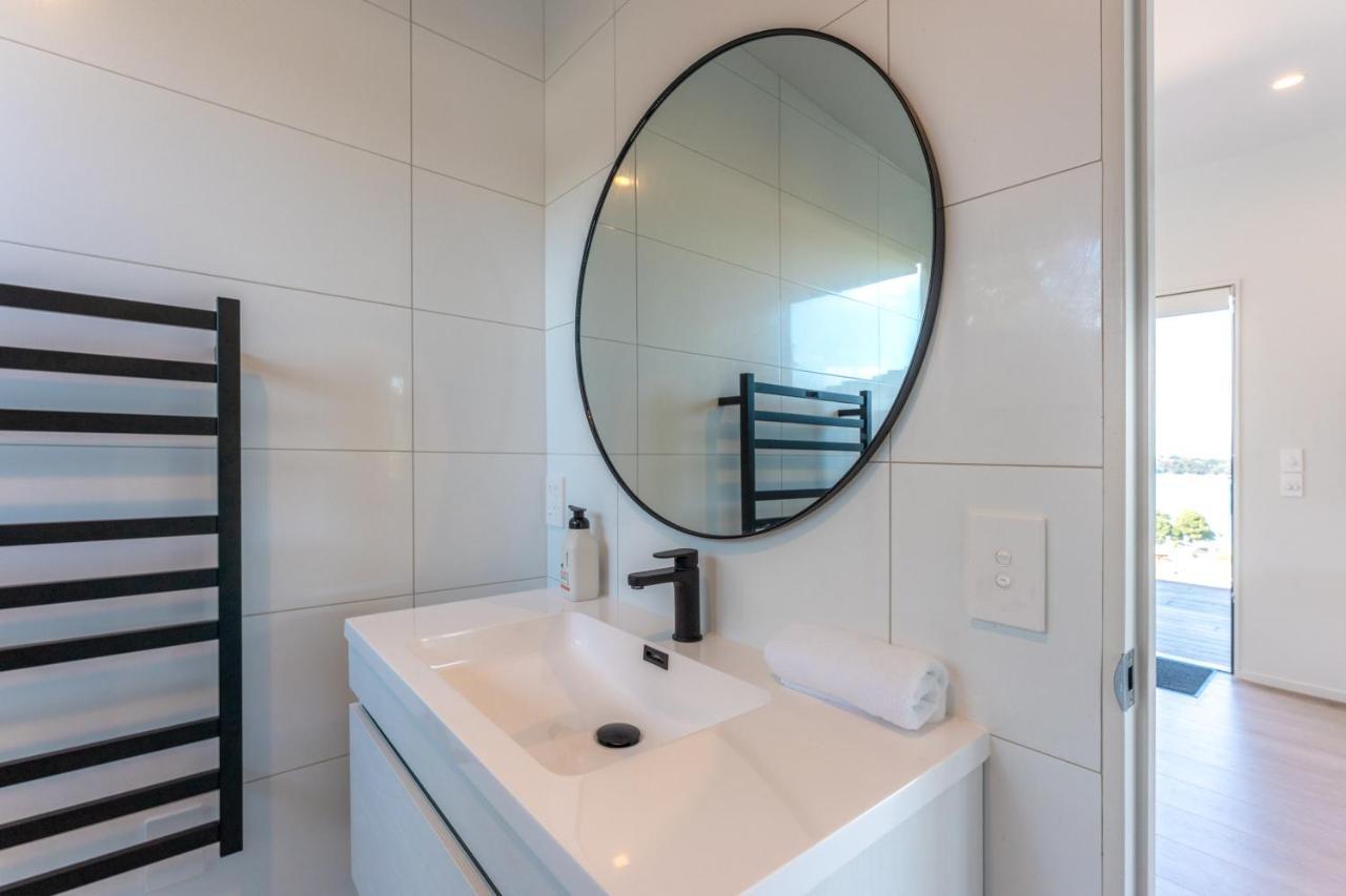Luna Cottage. Stunning ocean views on Waiheke Oneroa Exteriör bild